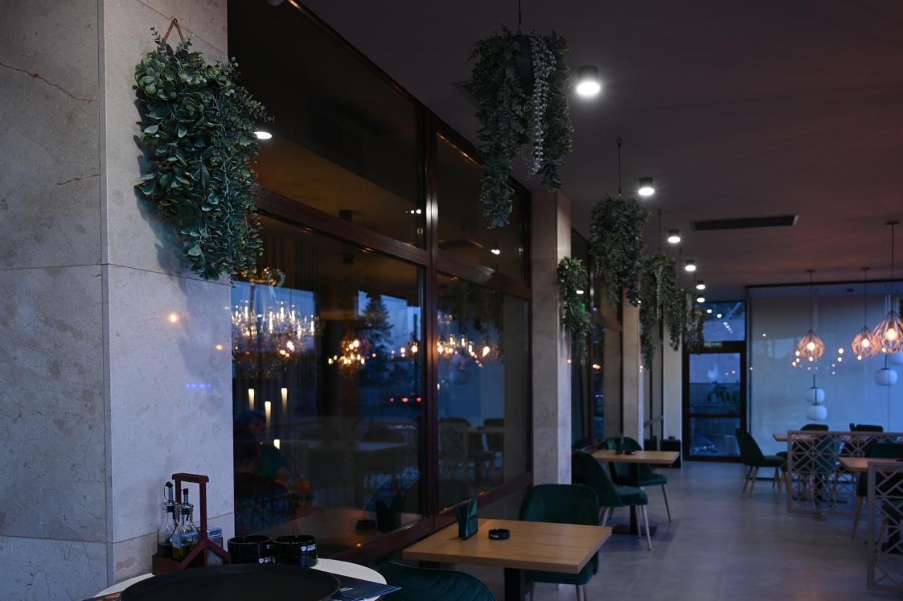 Hotel Xemar Arad Exterior foto