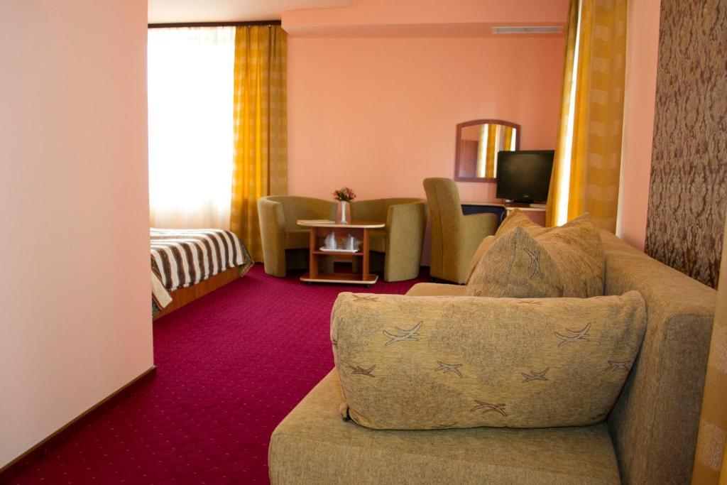 Hotel Xemar Arad Quarto foto