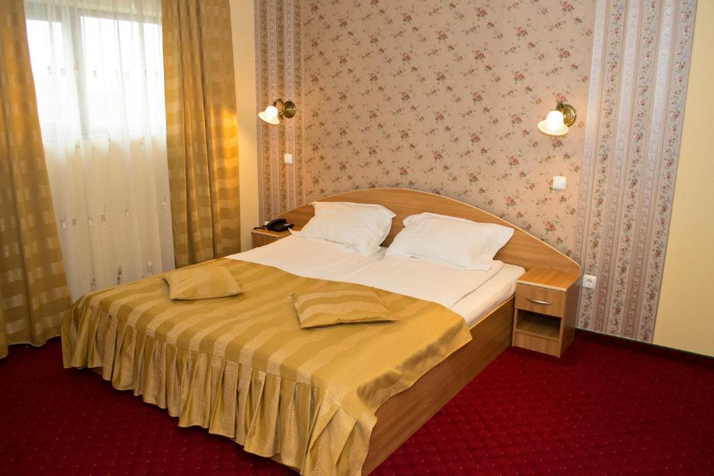 Hotel Xemar Arad Quarto foto