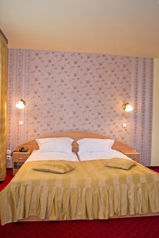 Hotel Xemar Arad Quarto foto